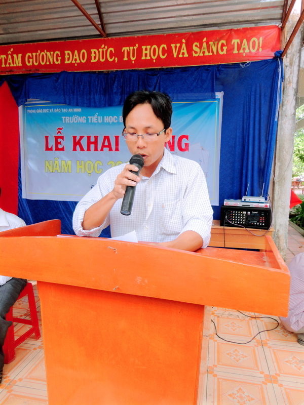 Ông Võ Thanh Việt đọc thư của Chủ tịch nước